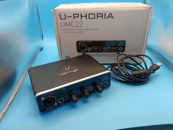 Купить Behringer U-Phoria UMC22 в Томск за 1800 руб.