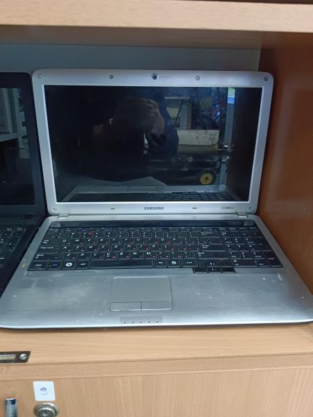 Купить Samsung NP-R530 (T4300, RAM 4GB, SSD 256GB) в Томск за 4200 руб.