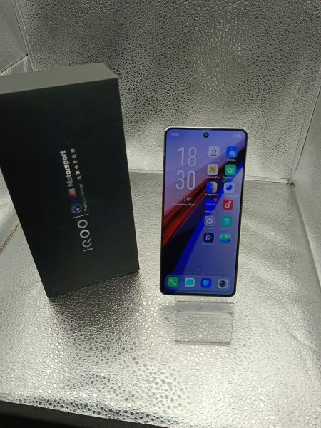 Купить iQOO 12 12/256GB (V2307A) Duos в Томск за 40400 руб.