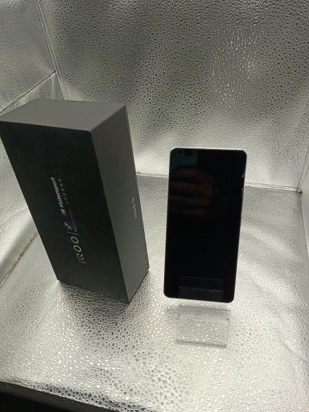 Купить iQOO 12 12/256GB (V2307A) Duos в Томск за 40400 руб.