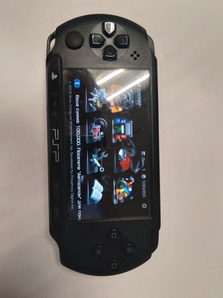 Купить Sony PlayStation Portable (PSP-E1008) с СЗУ в Новосибирск за 4199 руб.