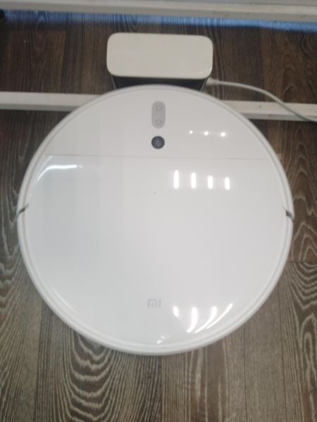 Купить Xiaomi Mi Robot Vacuum Mop (STYTJ01ZHM) с СЗУ в Новосибирск за 4000 руб.
