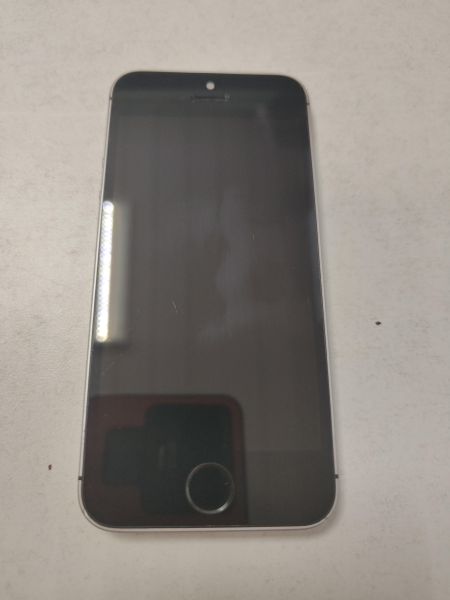 Купить Apple iPhone SE 1st gen. 2016 32GB в Новосибирск за 2600 руб.