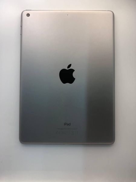 Купить Apple iPad 5 2017 32GB (A1822) (без SIM) в Новосибирск за 5600 руб.