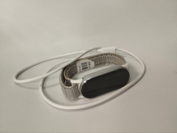 Купить Xiaomi Smart Band 9 (M2345B1) с СЗУ в Новосибирск за 2150 руб.