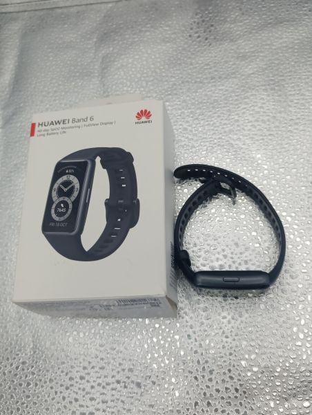 Купить Huawei Band 6 (FRA-B19) с СЗУ в Усть-Илимск за 400 руб.