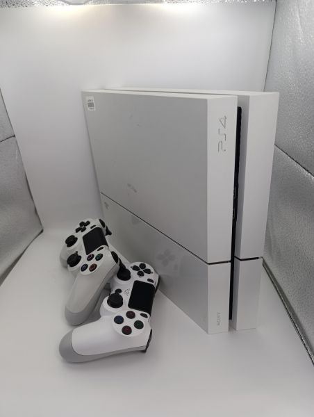 Купить Sony PlayStation 4 500GB (CUH-1108A) в Усть-Илимск за 15700 руб.
