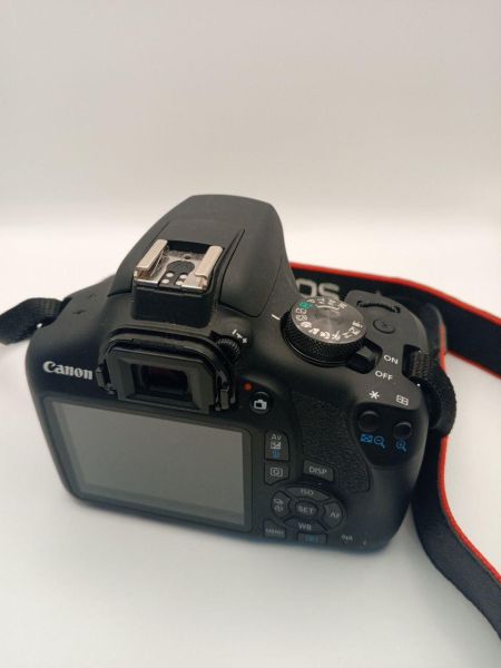 Купить Canon EOS 2000D (DS126741) kit с СЗУ в Усть-Илимск за 17400 руб.