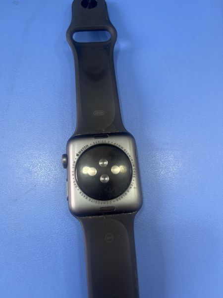 Купить Apple Watch Series 3 42mm (A1859) с СЗУ в Шелехов за 1700 руб.