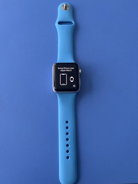 Купить Apple Watch Series 3 38mm (A1858) с СЗУ в Шелехов за 2700 руб.