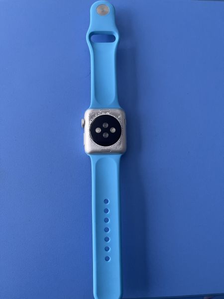 Купить Apple Watch Series 3 38mm (A1858) с СЗУ в Шелехов за 2700 руб.