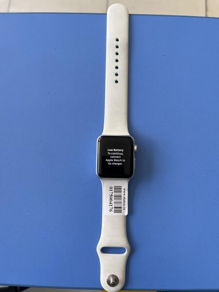 Купить Apple Watch Series 3 38mm (A1858) с СЗУ в Шелехов за 2500 руб.
