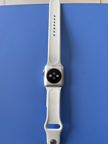 Купить Apple Watch Series 3 38mm (A1858) с СЗУ в Шелехов за 2500 руб.