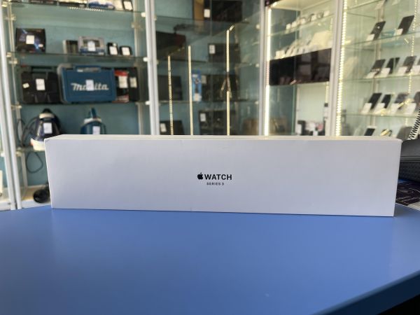 Купить Apple Watch Series 3 38mm (A1858) с СЗУ в Шелехов за 2500 руб.