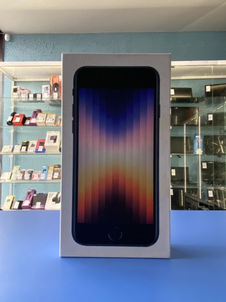 Купить Apple iPhone SE 3rd gen. 2022 128GB в Шелехов за 20100 руб.