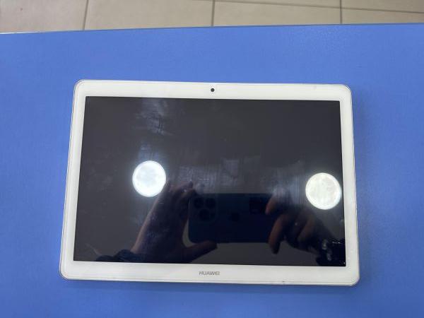 Купить Huawei MediaPad T3 10 LTE 16GB (AGS-L09)  (с SIM) в Шелехов за 1800 руб.