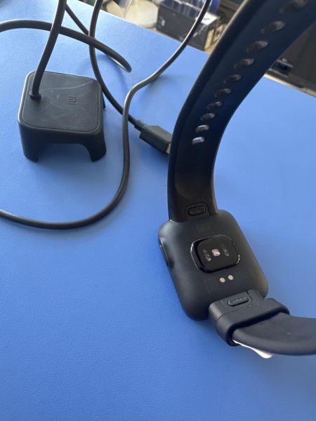 Купить Xiaomi Mi Watch Lite (REDMIWT02) с СЗУ в Шелехов за 600 руб.