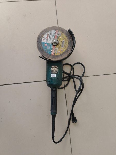 шлифмашина угловая сетевая Makita GA9020 в Шелехов