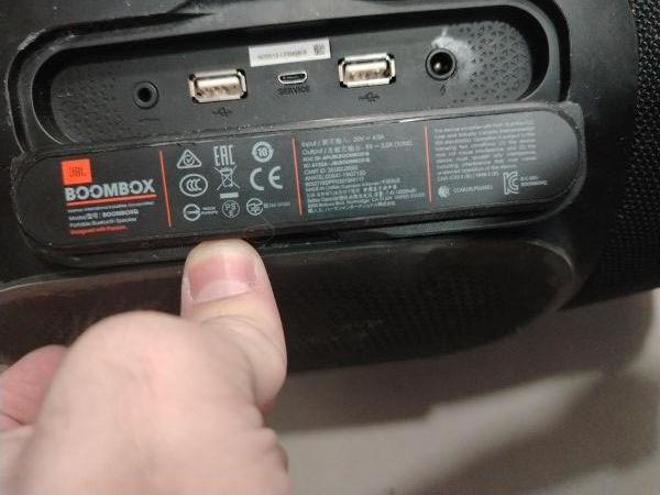 Купить JBL Boombox с СЗУ в Шелехов за 11800 руб.