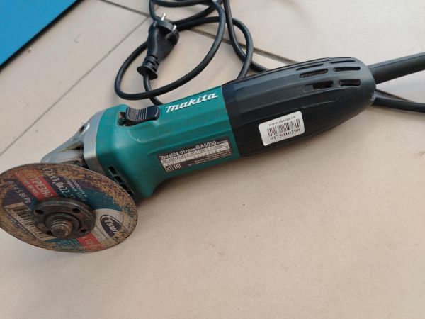 шлифмашина угловая сетевая Makita GA5030 в Шелехов