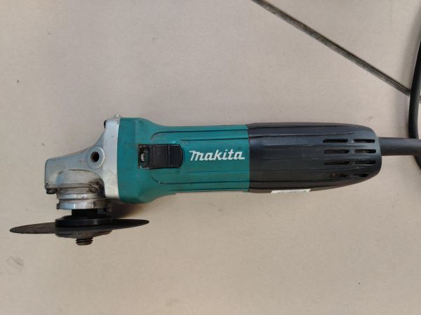 шлифмашина угловая сетевая Makita GA5030 в Шелехов