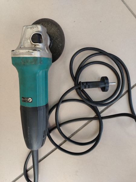 шлифмашина угловая сетевая Makita GA5030 в Шелехов