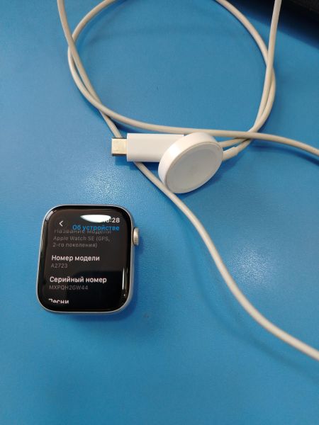 умные часы и браслеты Apple Watch SE 2 44mm (A2723) с СЗУ в Шелехов