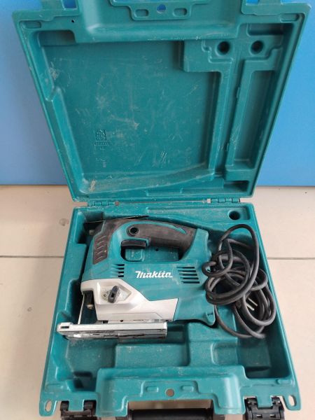 электролобзик Makita JV0600 в Шелехов