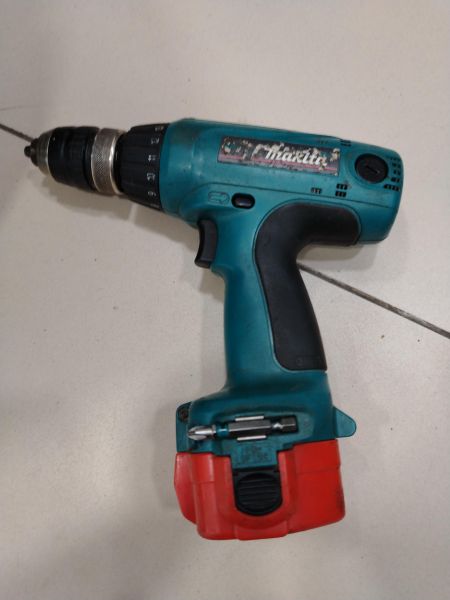 шуруповёрт аккумуляторный Makita 6319D с СЗУ в Шелехов