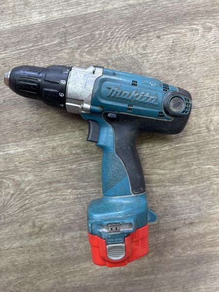 Купить Makita 6319D с СЗУ в Иркутск за 2349 руб.