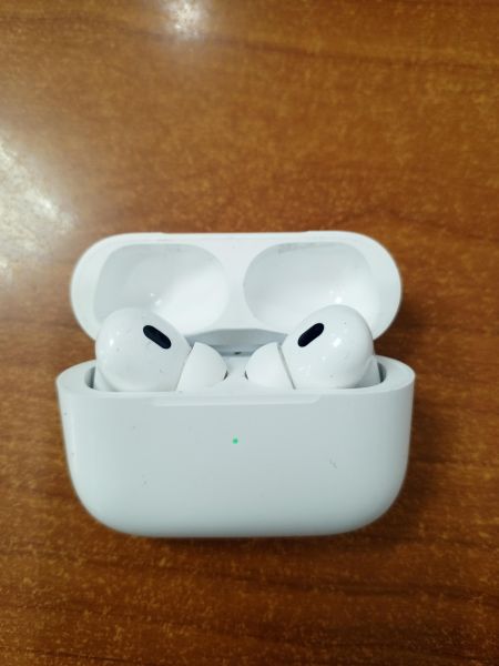 Купить Реплика Apple AirPods Pro 2  (A2931, A2698, A2699, A3047, A3048, A3049) в Ангарск за 900 руб.