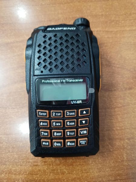 Купить Baofeng UV-6R с СЗУ в Ангарск за 1100 руб.