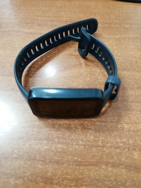 Купить Huawei Band 8 (ASK-B19) с СЗУ в Ангарск за 700 руб.