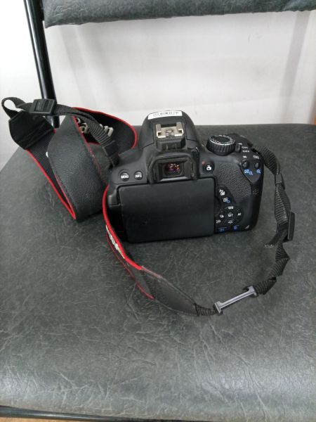 фотоаппарат Canon EOS 650D kit (DS126371) с СЗУ в Ангарск
