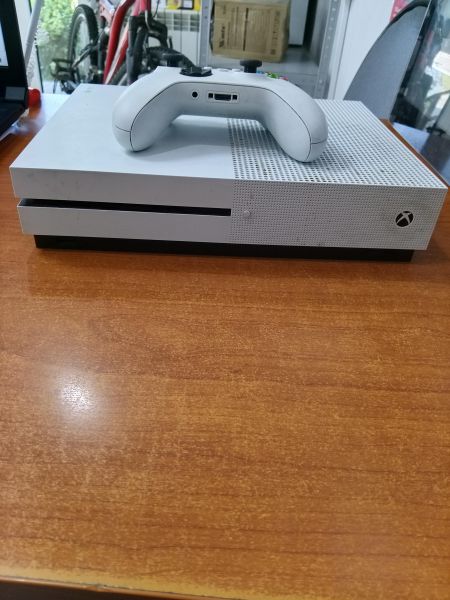 игровая приставка Microsoft Xbox One S 750GB (1681) в Ангарск