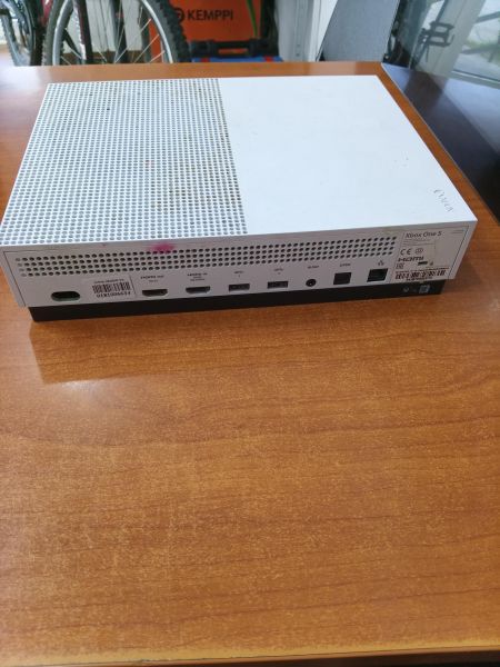 игровая приставка Microsoft Xbox One S 750GB (1681) в Ангарск