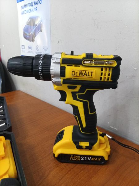 шуруповёрт аккумуляторный DeWALT без модели (Шуруповёрт) с СЗУ в Ангарск