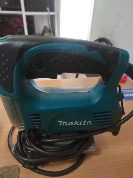 электролобзик Makita 4329 в Ангарск