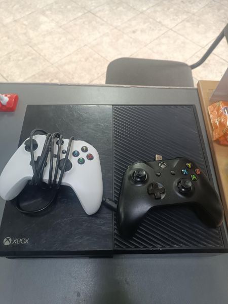 Купить Microsoft Xbox One 500GB (1540) в Ангарск за 7300 руб.