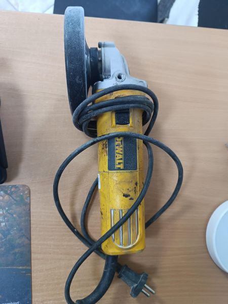 Купить DeWALT DWE4015 в Ангарск за 2100 руб.