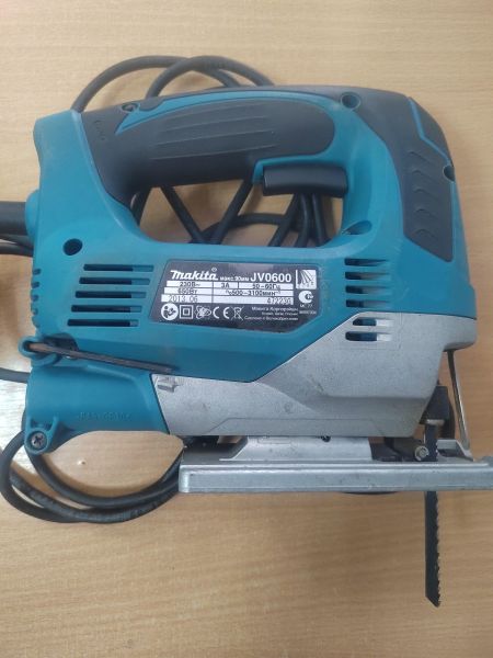 электролобзик Makita JV0600 в Ангарск