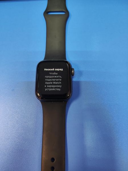 Купить Apple Watch SE 40mm (A2351) с СЗУ в Иркутск за 4900 руб.