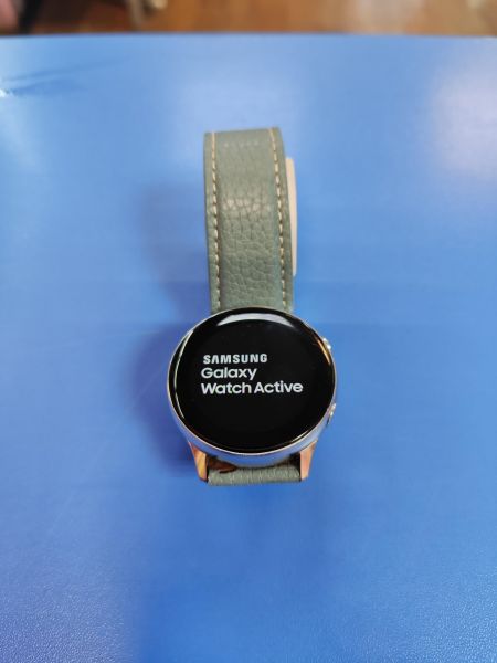 Купить Samsung Galaxy Watch Active (SM-R500) с СЗУ в Иркутск за 1400 руб.