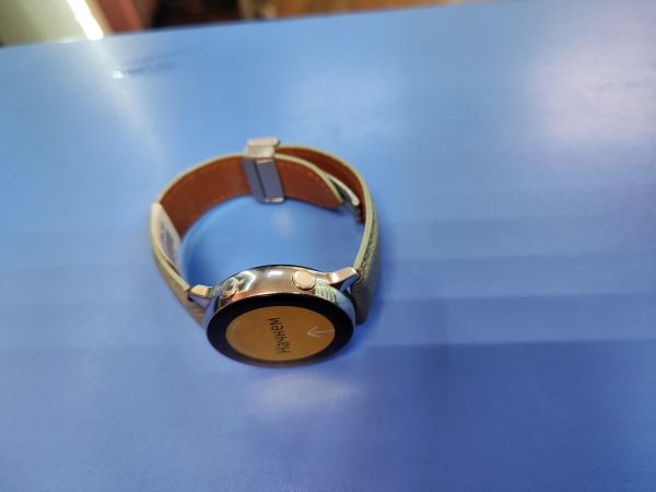 Купить Samsung Galaxy Watch Active (SM-R500) с СЗУ в Иркутск за 1400 руб.