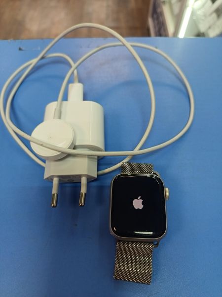 умные часы и браслеты Apple Watch SE 2 40mm (A2722) с СЗУ в Иркутск