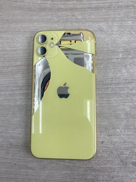 Купить Apple iPhone 11 64GB в Иркутск за 12300 руб.