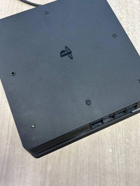 Купить Sony PlayStation 4 Slim 1TB (CUH-2108B) в Иркутск за 15000 руб.