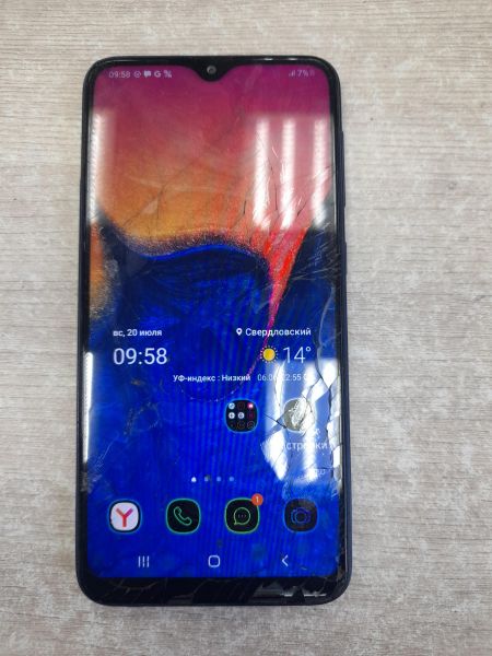 Купить Samsung Galaxy A10 2019 2/32GB (A105F) Duos в Иркутск за 700 руб.