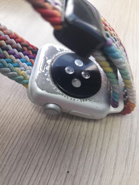Купить Apple Watch Series 3 38mm (A1858) с СЗУ в Иркутск за 1650 руб.