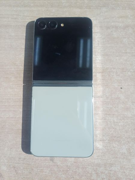 Купить Samsung Galaxy Z Flip 5 8/256GB (F731N) Duos в Иркутск за 27400 руб.